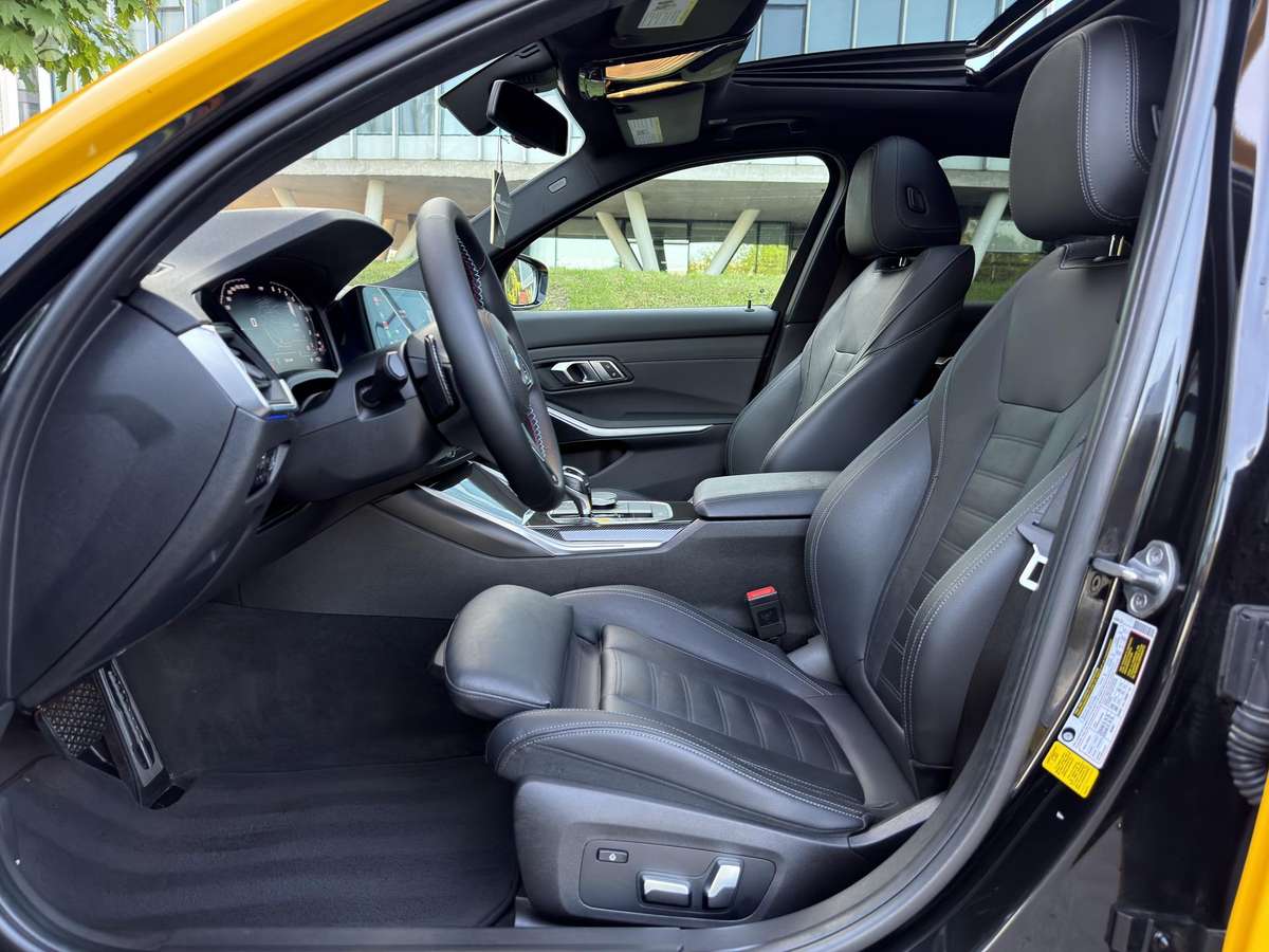 BMW 330, 2.0 l., Седан