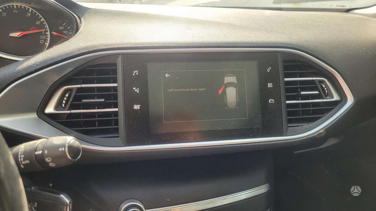 Peugeot 308, 1.2 l., hatchback