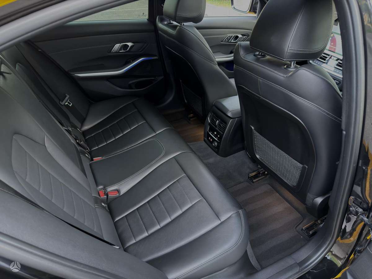 BMW 330, 2.0 l., Седан