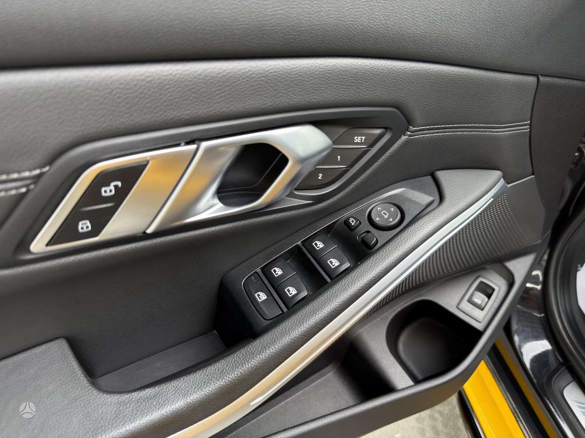 BMW 330, 2.0 l., Седан