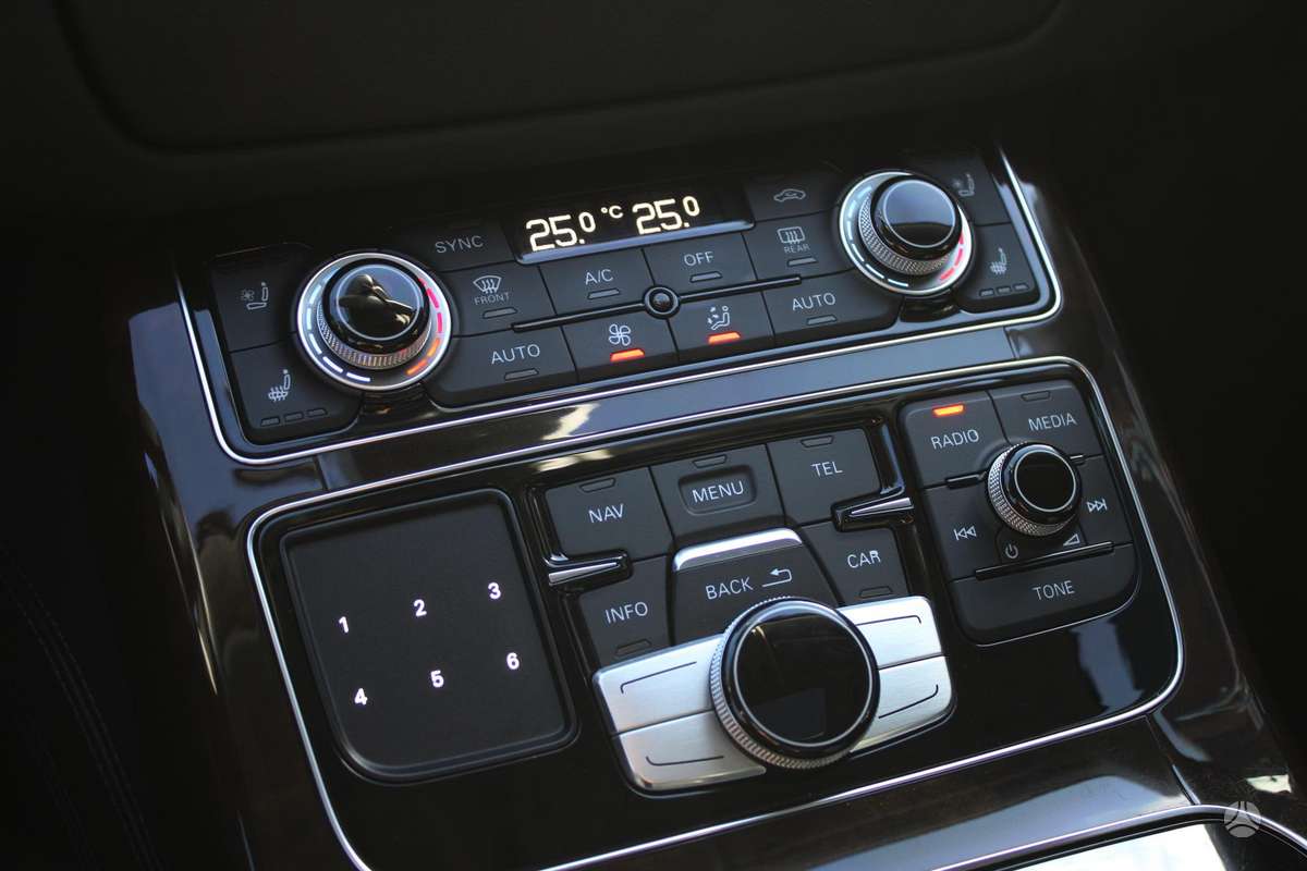 Audi A8 L, 3.0 l., Седан