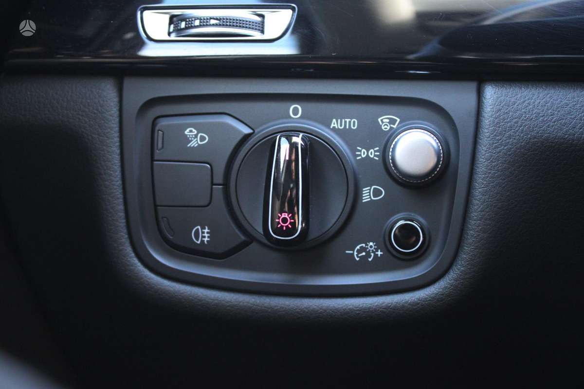 Audi A8 L, 3.0 l., Седан
