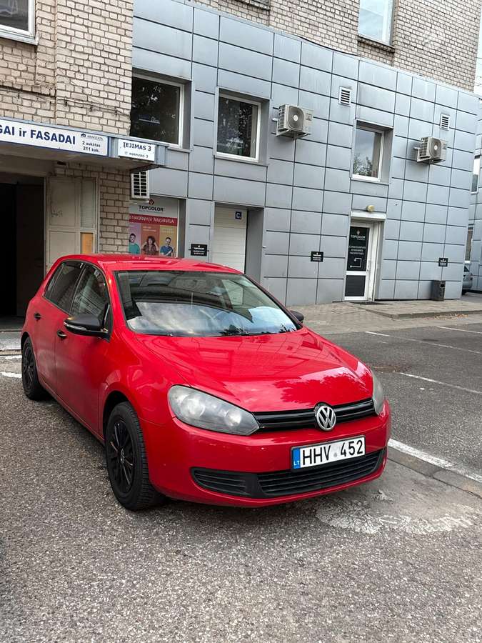 Volkswagen Golf - 1