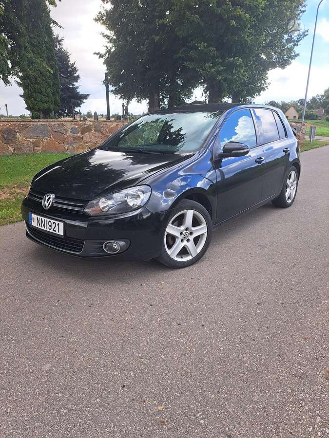 Volkswagen Golf - 1