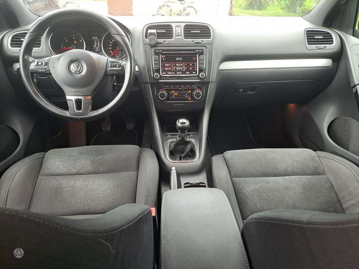 Volkswagen Golf - 6
