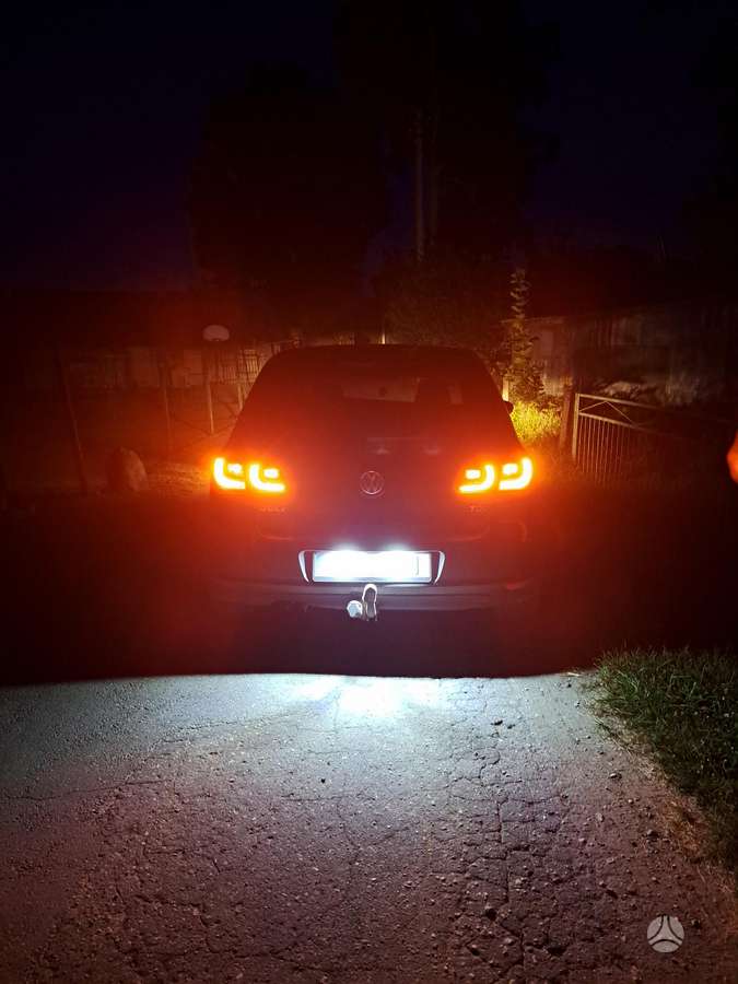 Volkswagen Golf - 8