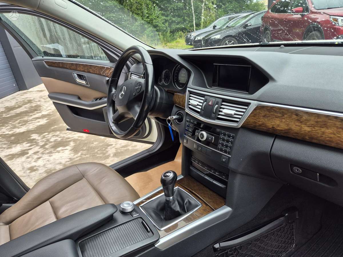 Mercedes-Benz E200, 2.1 l., Универсал