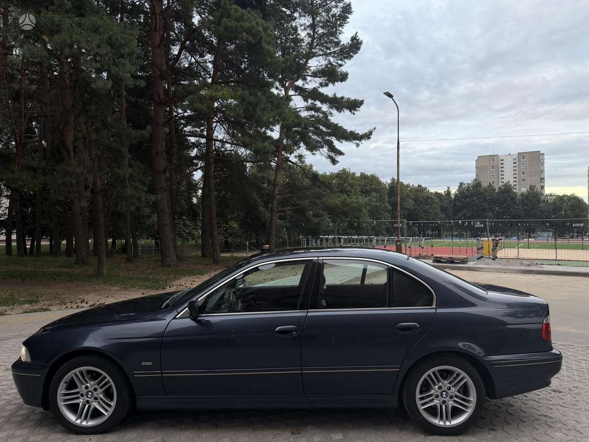 BMW 525, 2.5 l., Седан