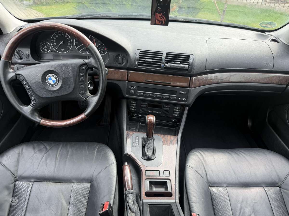 BMW 525, 2.5 l., Седан