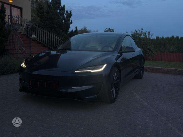 Tesla Model 3, 72 кВт·ч, Хэтчбек