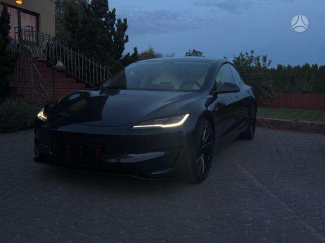 Tesla Model 3, hatchback