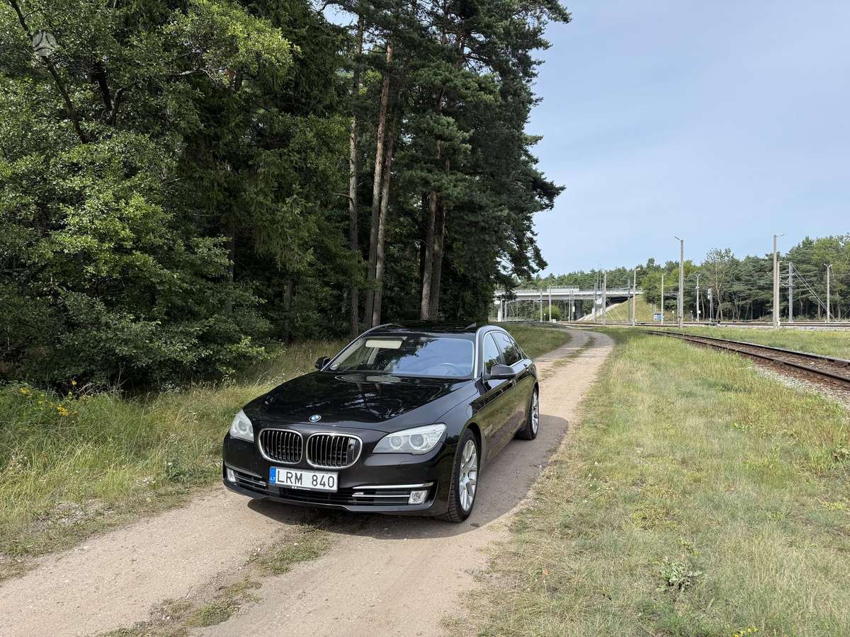 BMW 750, 3.0 l., Седан