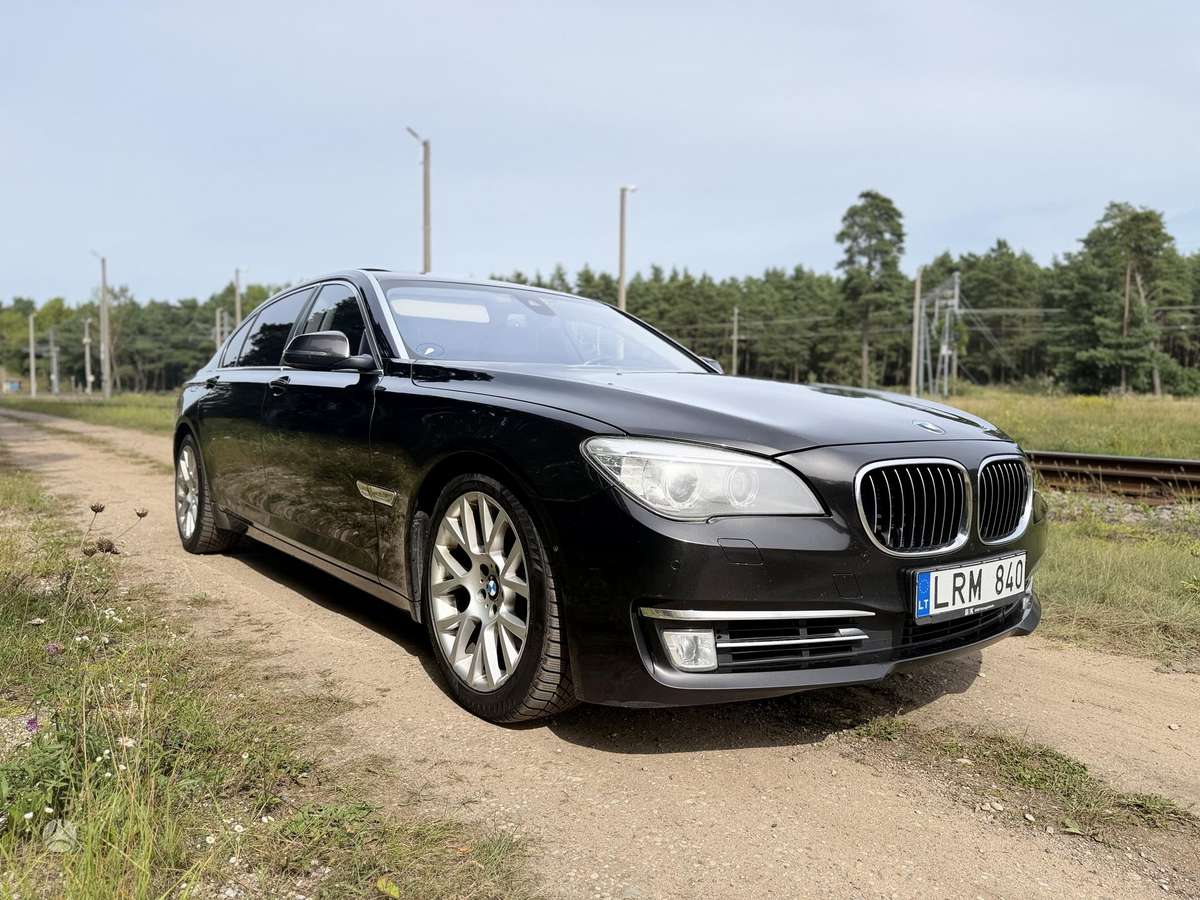 BMW 750, 3.0 l., Седан