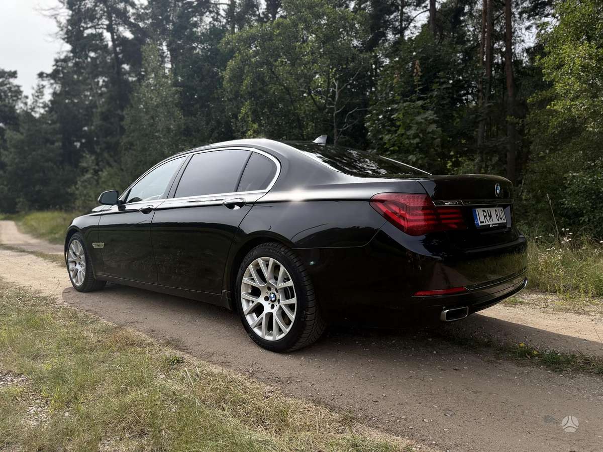 BMW 750, 3.0 l., Седан
