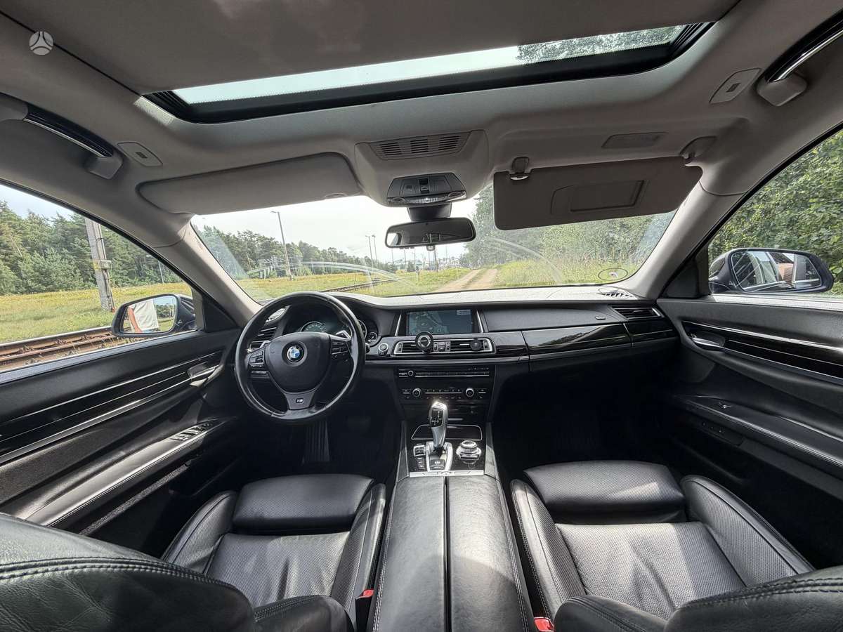 BMW 750, 3.0 l., Седан