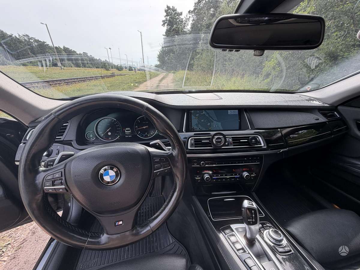 BMW 750, 3.0 l., Седан