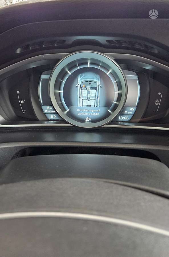 Volvo V40 Cross Country - 10