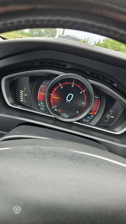 Volvo V40 Cross Country - 4