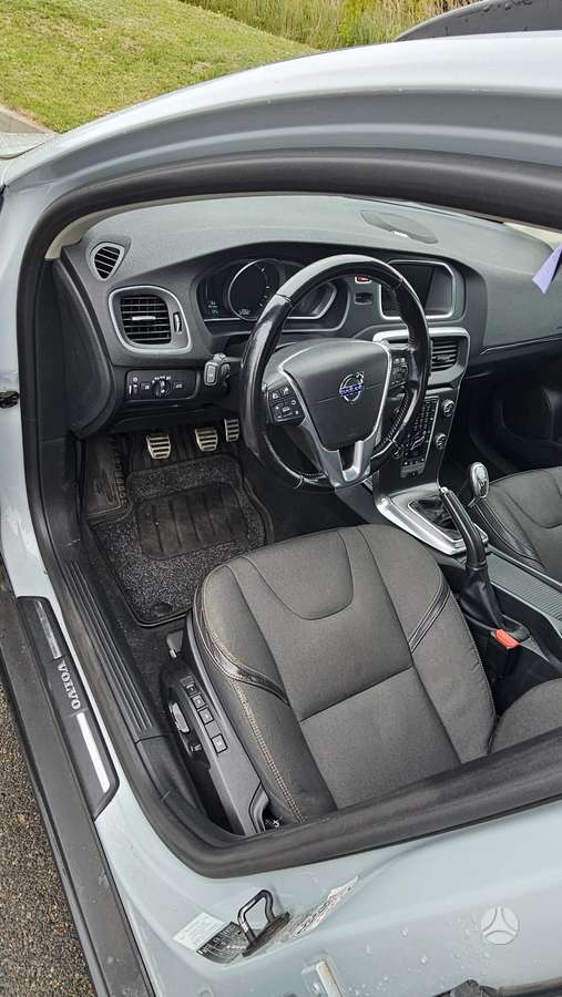 Volvo V40 Cross Country - 12