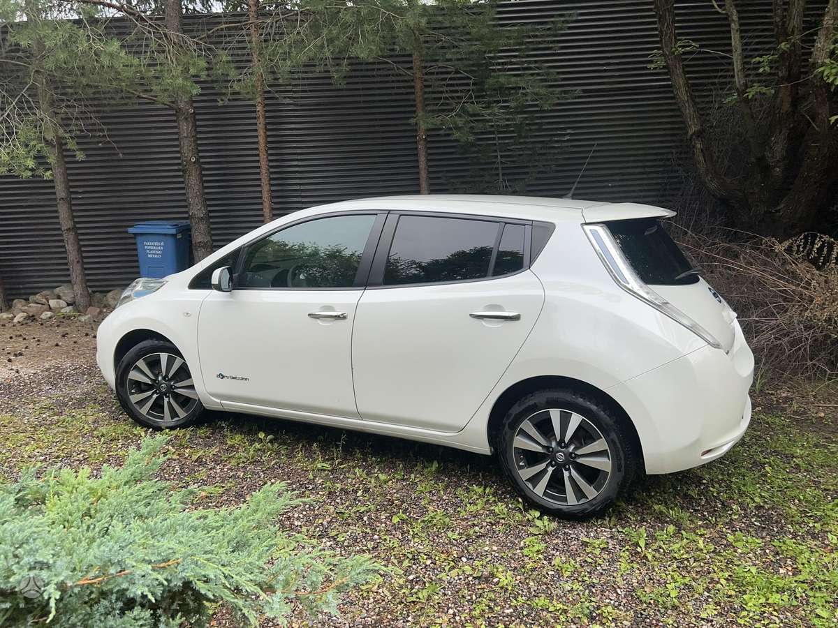 Nissan Leaf, 30 кВт·ч, Хэтчбек