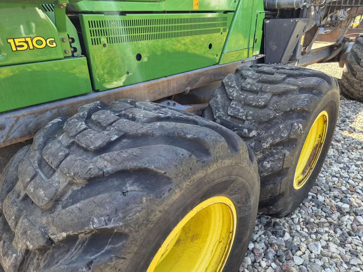 John Deere 1510G, medvežės