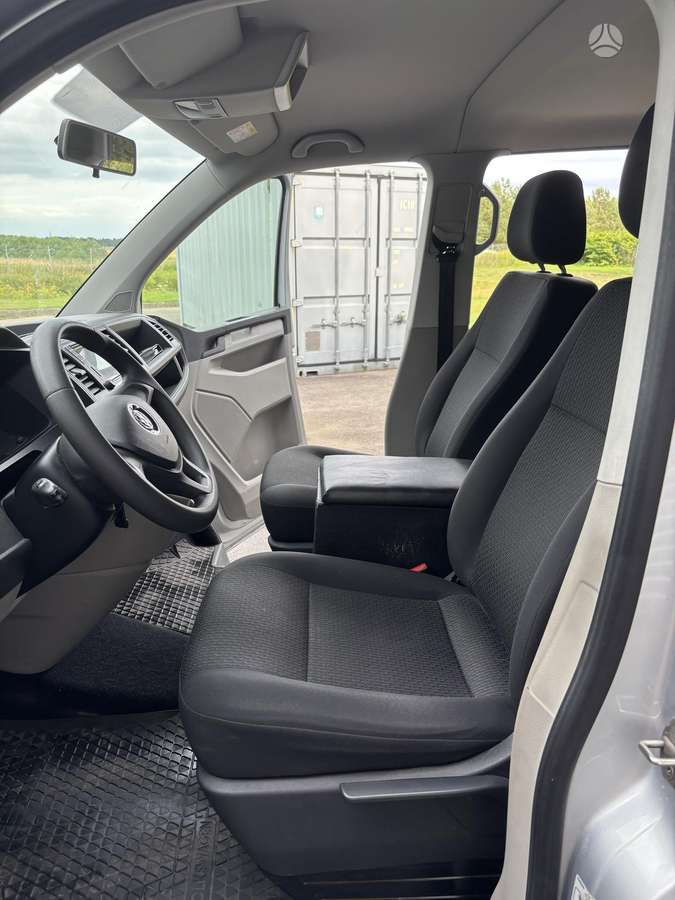 Volkswagen Caravelle - 10
