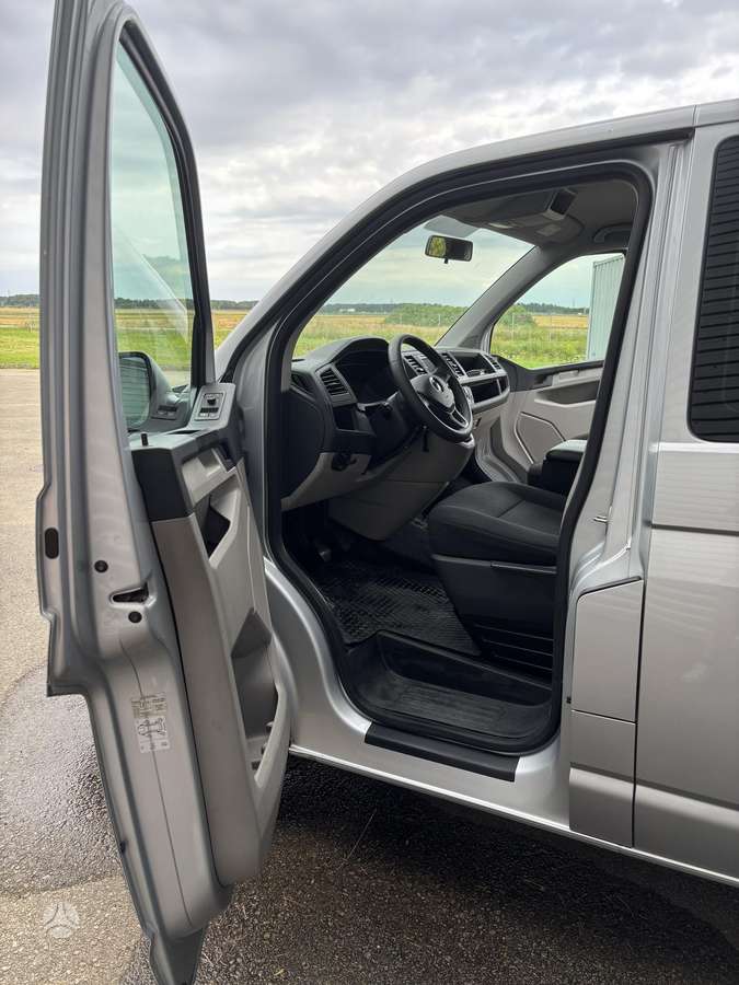 Volkswagen Caravelle - 11