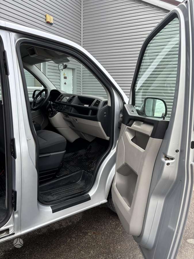 Volkswagen Caravelle - 12