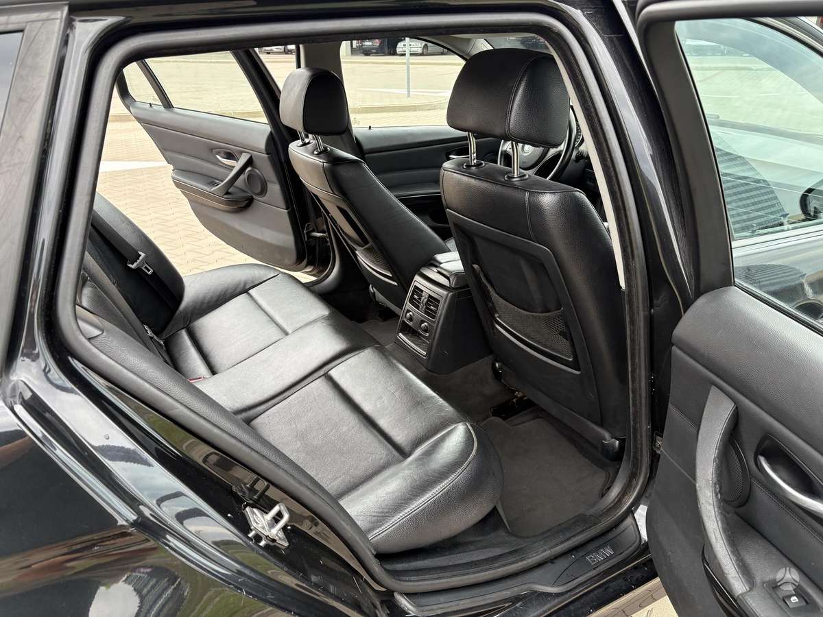BMW 320, Универсал