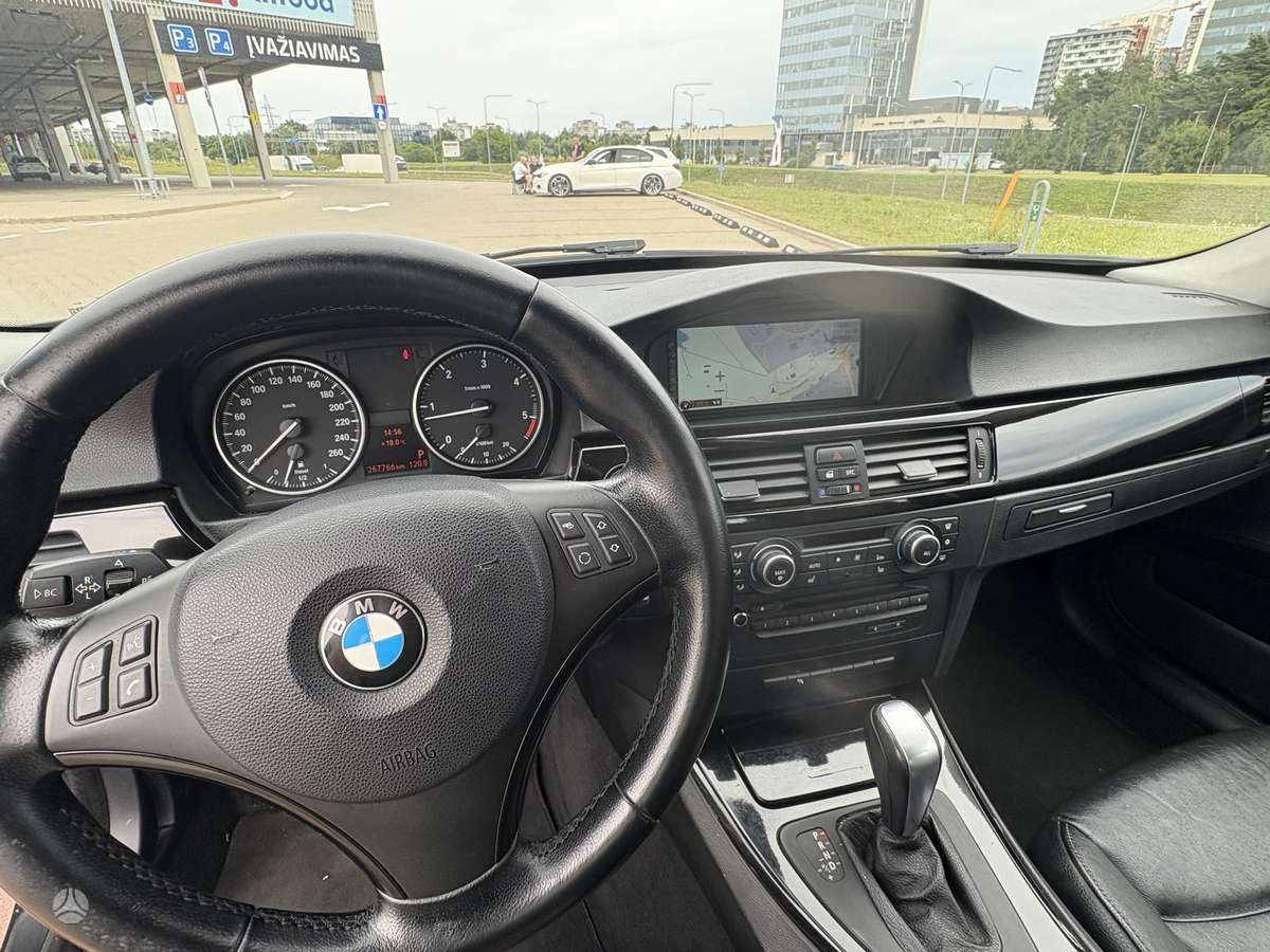 BMW 320, Универсал