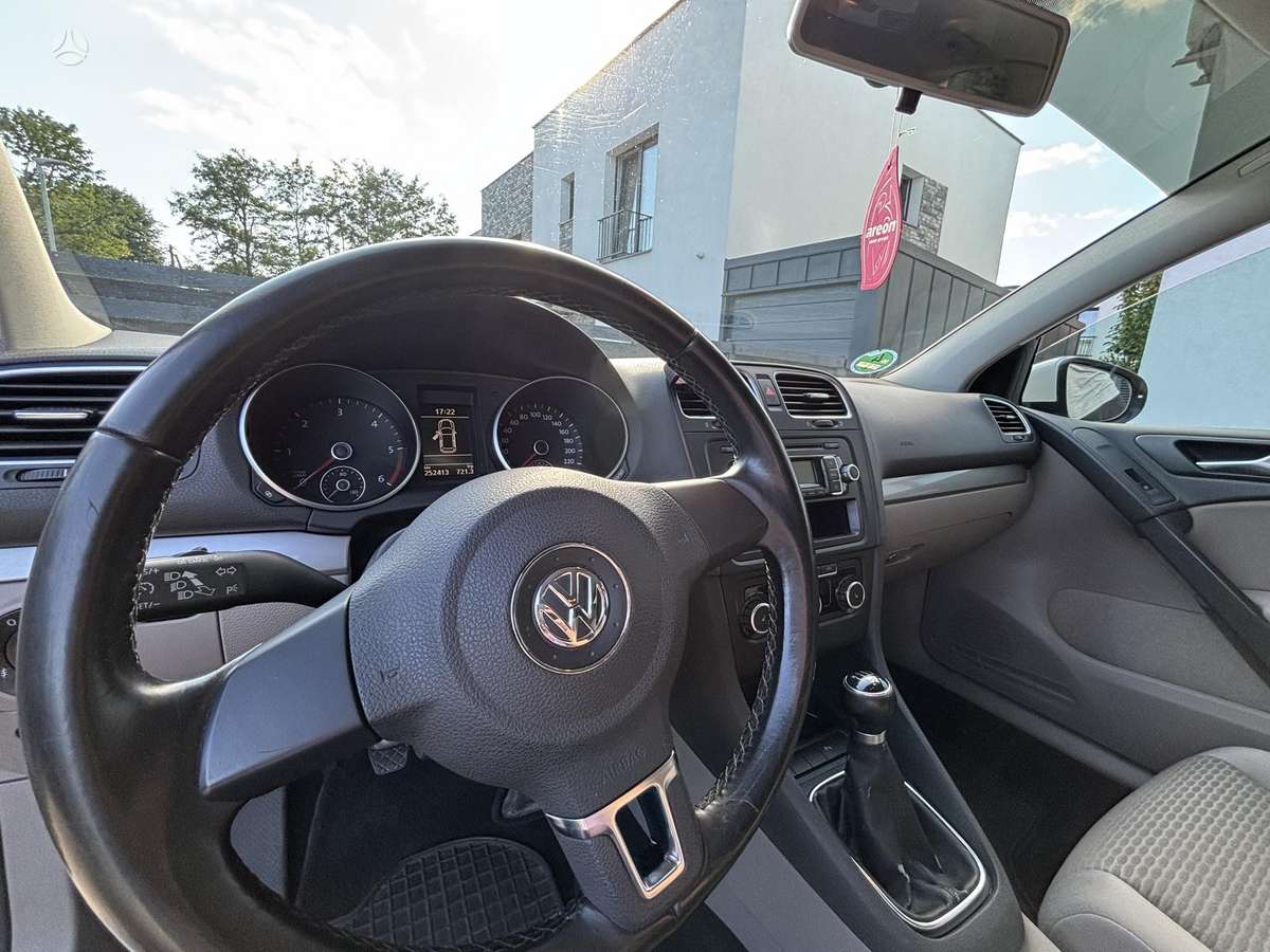 Volkswagen Golf - 9