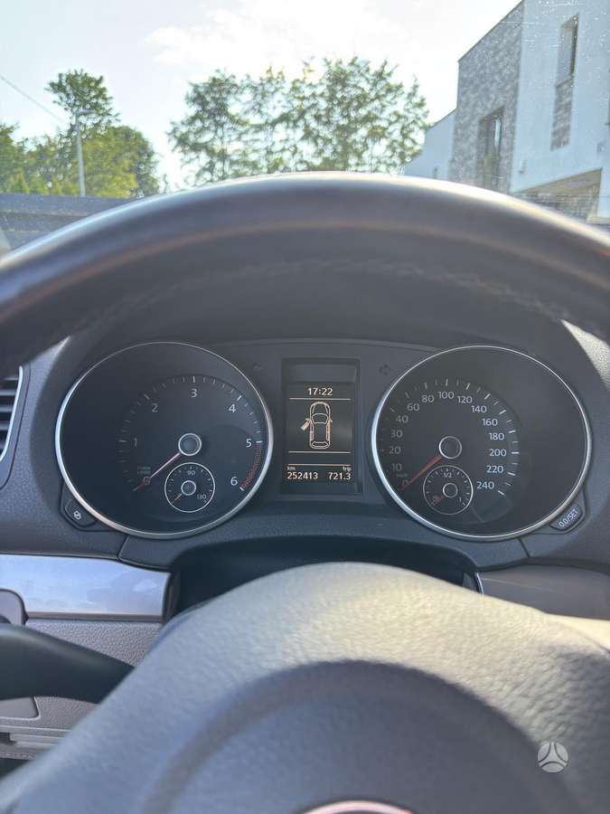 Volkswagen Golf - 11