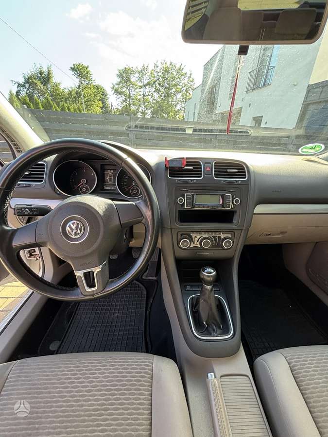 Volkswagen Golf - 10