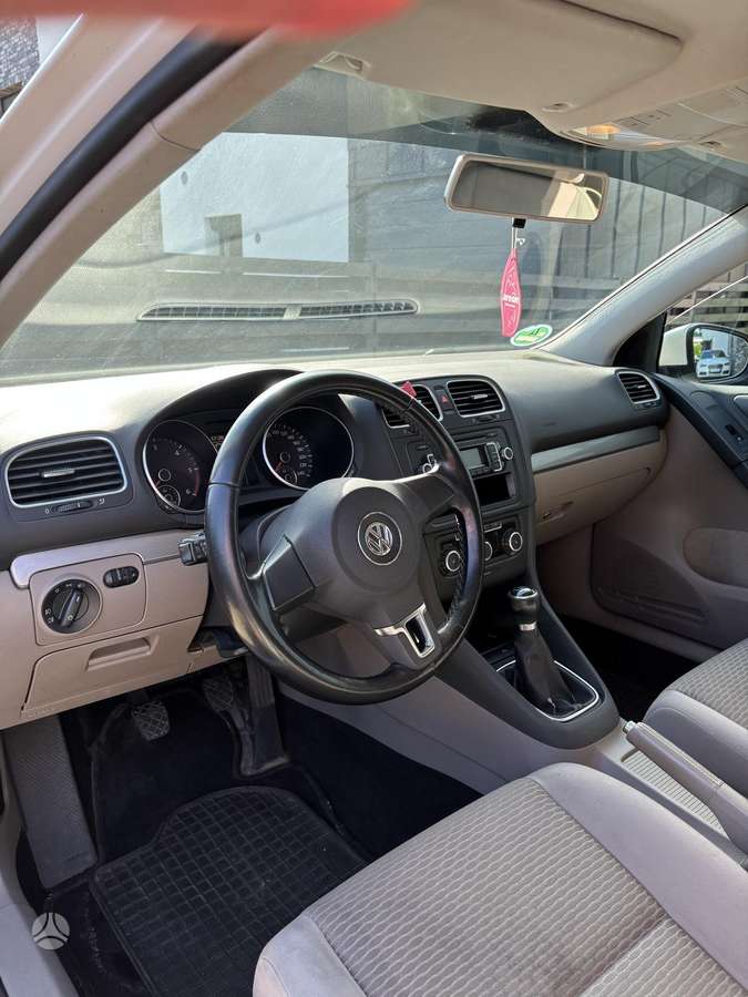 Volkswagen Golf - 8
