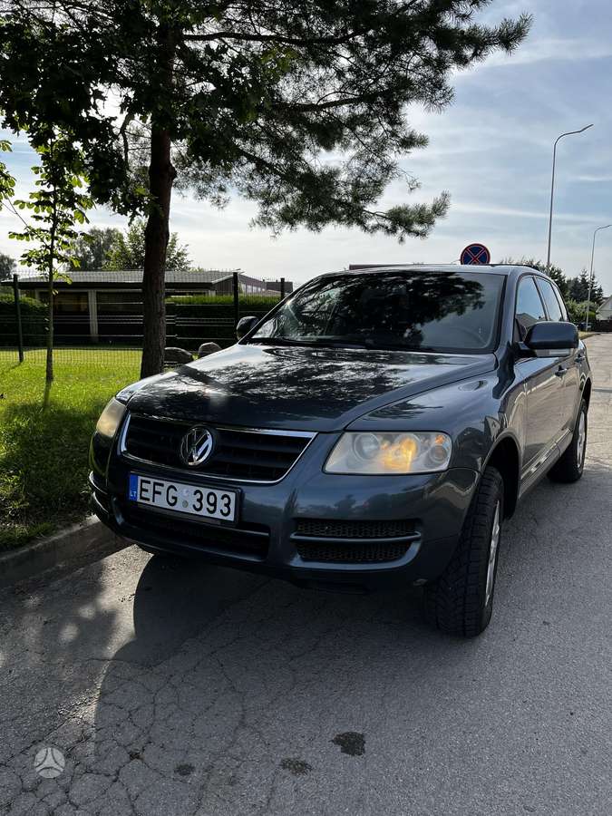 Volkswagen Touareg - 1