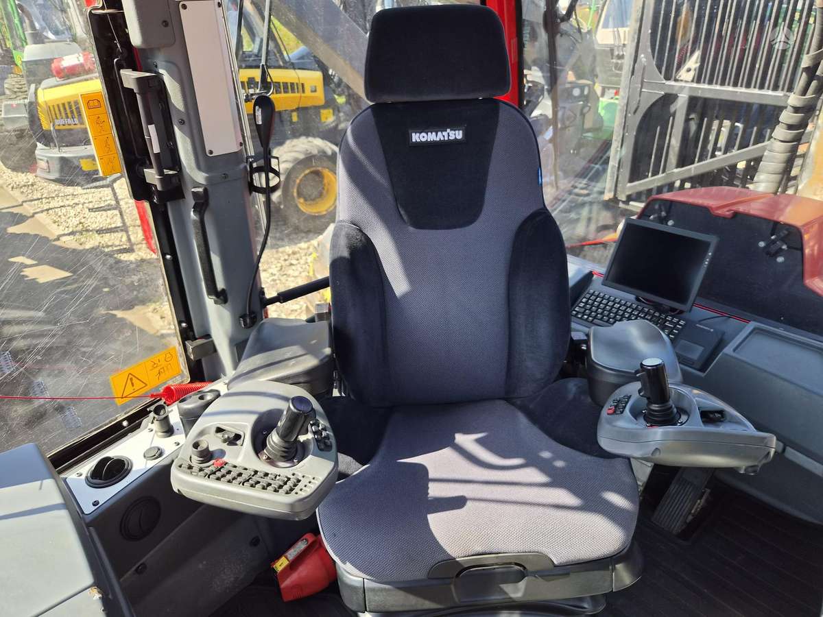 Komatsu 855, forwarders