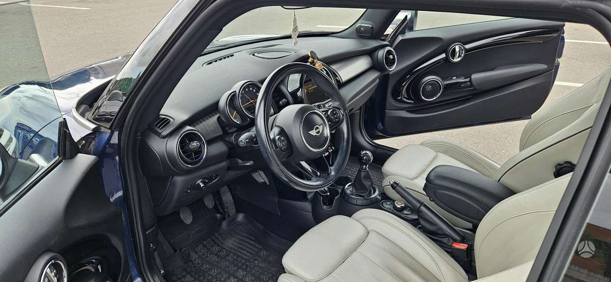 Mini Cooper, 1.5 l., hatchback