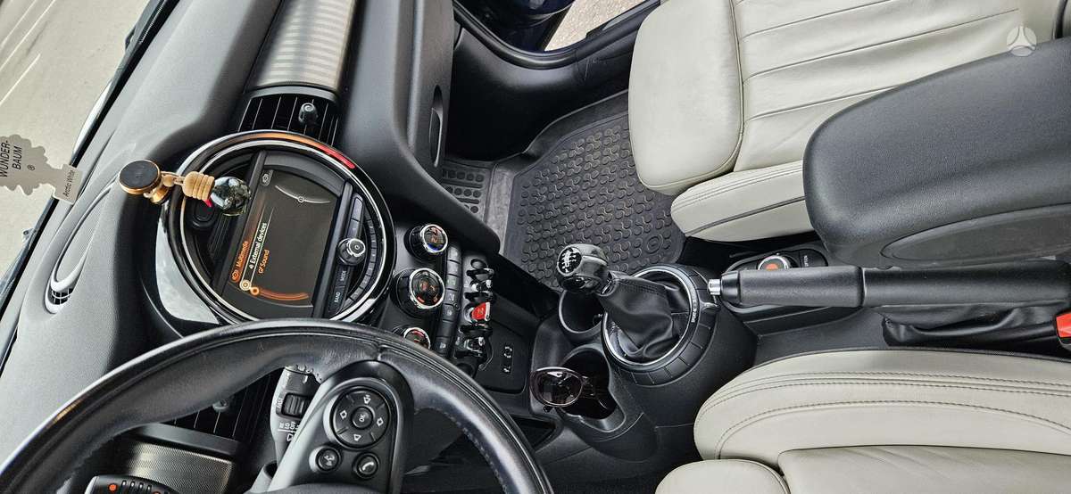 Mini Cooper, 1.5 l., hatchback