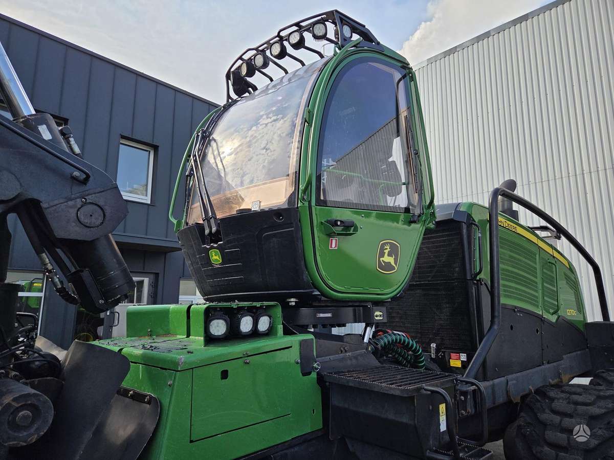 John Deere 1270G, harvesters
