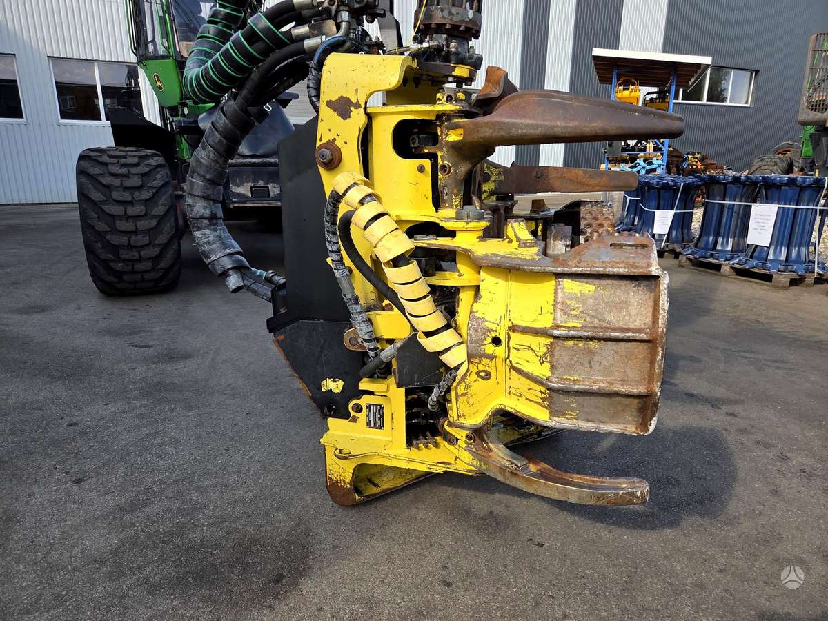 John Deere 1270G, harvesters