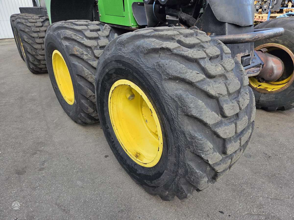 John Deere 1270G, harvesters