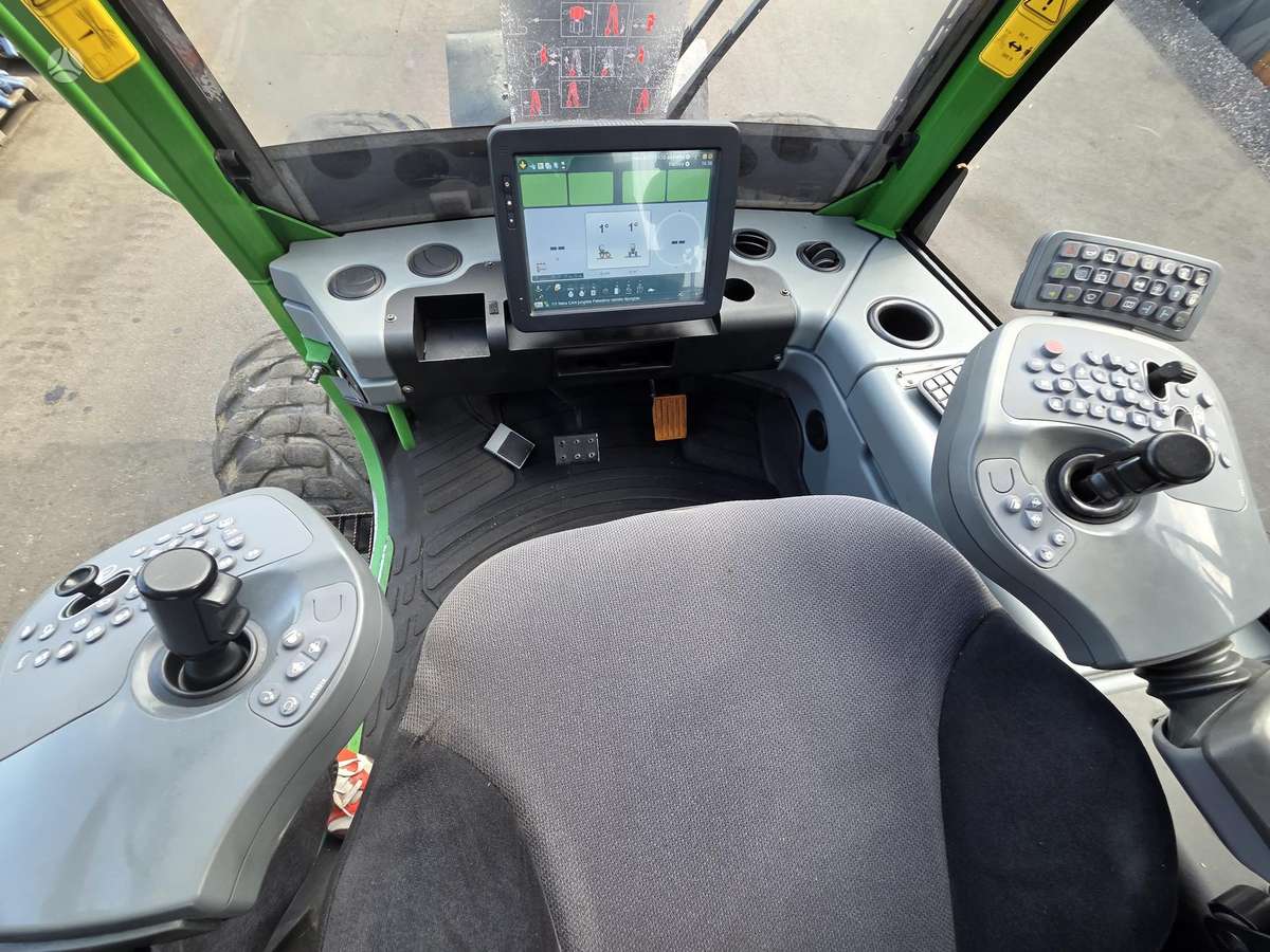 John Deere 1270G, harvesters