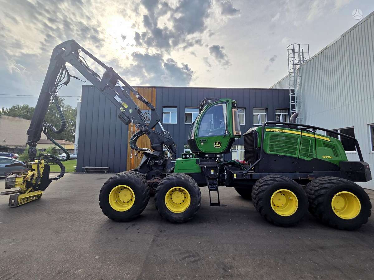 John Deere 1270G, harvesters
