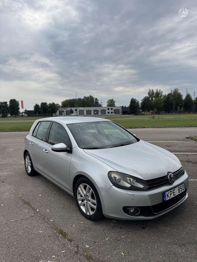 Volkswagen Golf - 1