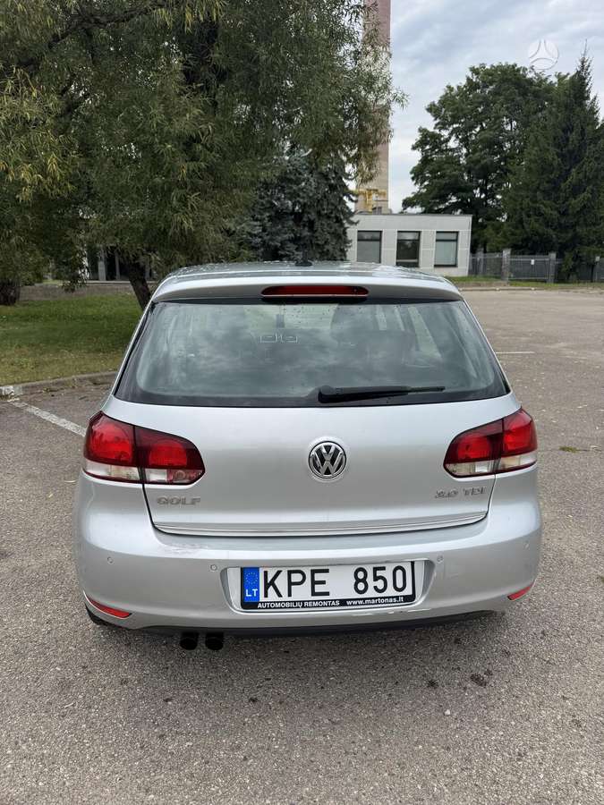 Volkswagen Golf - 6