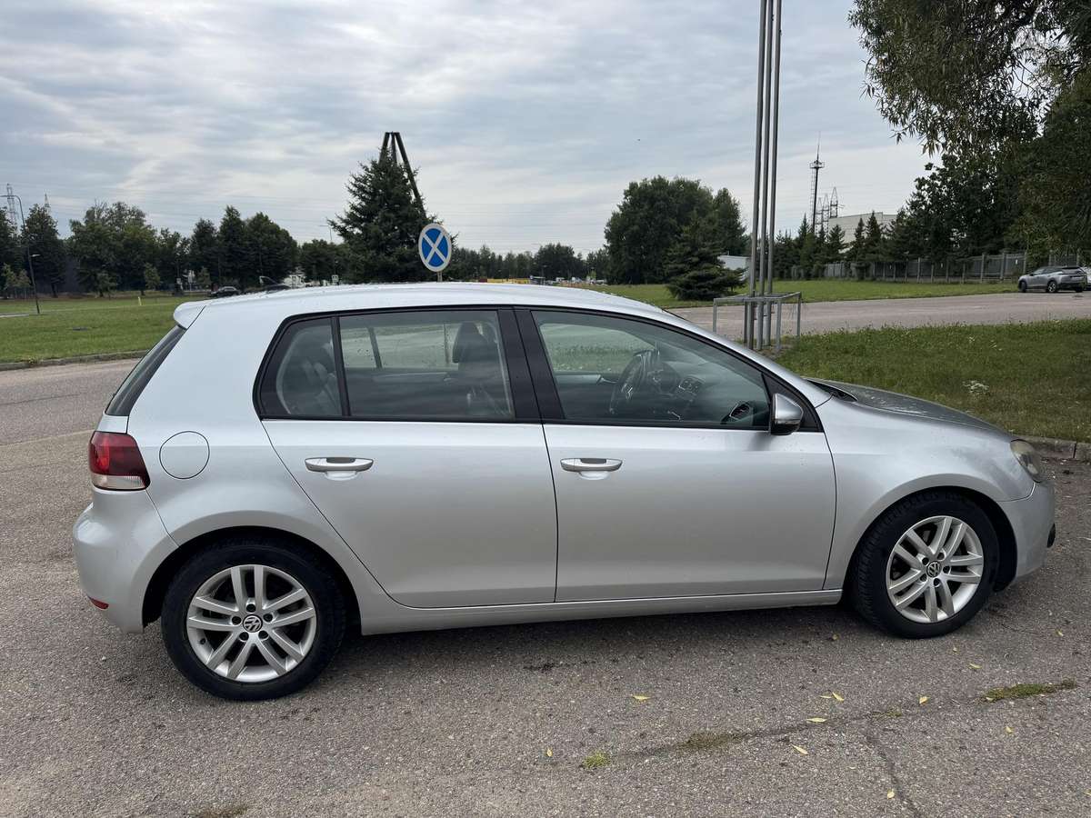 Volkswagen Golf - 8