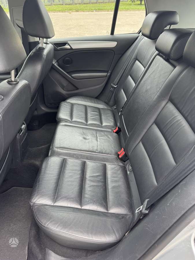 Volkswagen Golf - 10