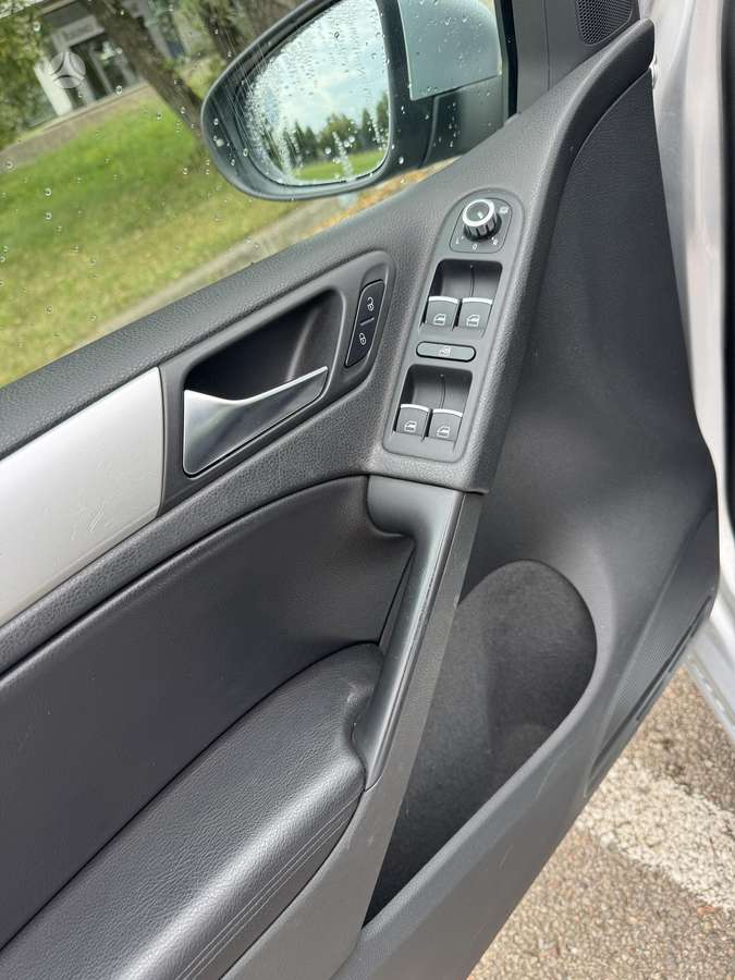 Volkswagen Golf - 11