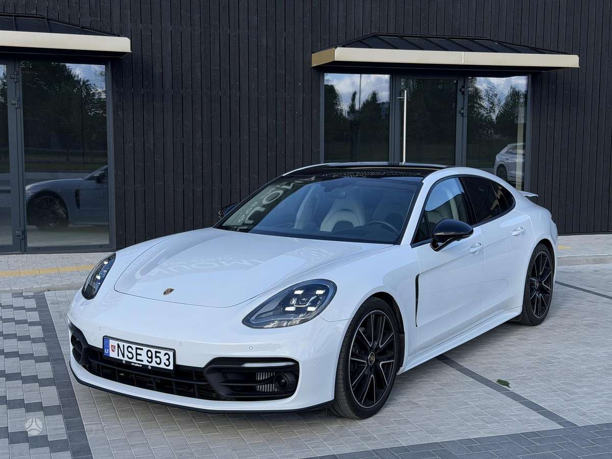 Porsche Panamera, Седан