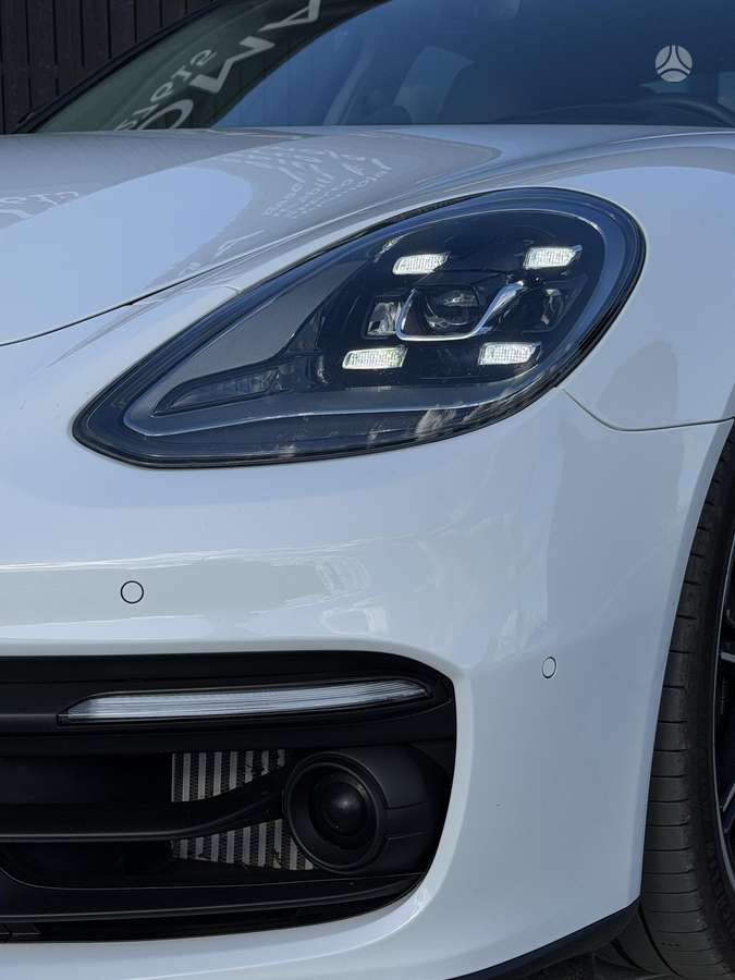 Porsche Panamera, Седан